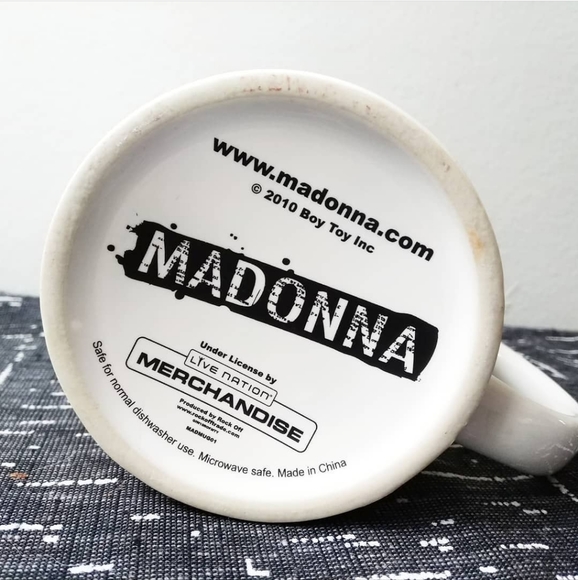 MADONNA Celebration Album Cover Ceramic Mug (2010) - Picture 3 of 3